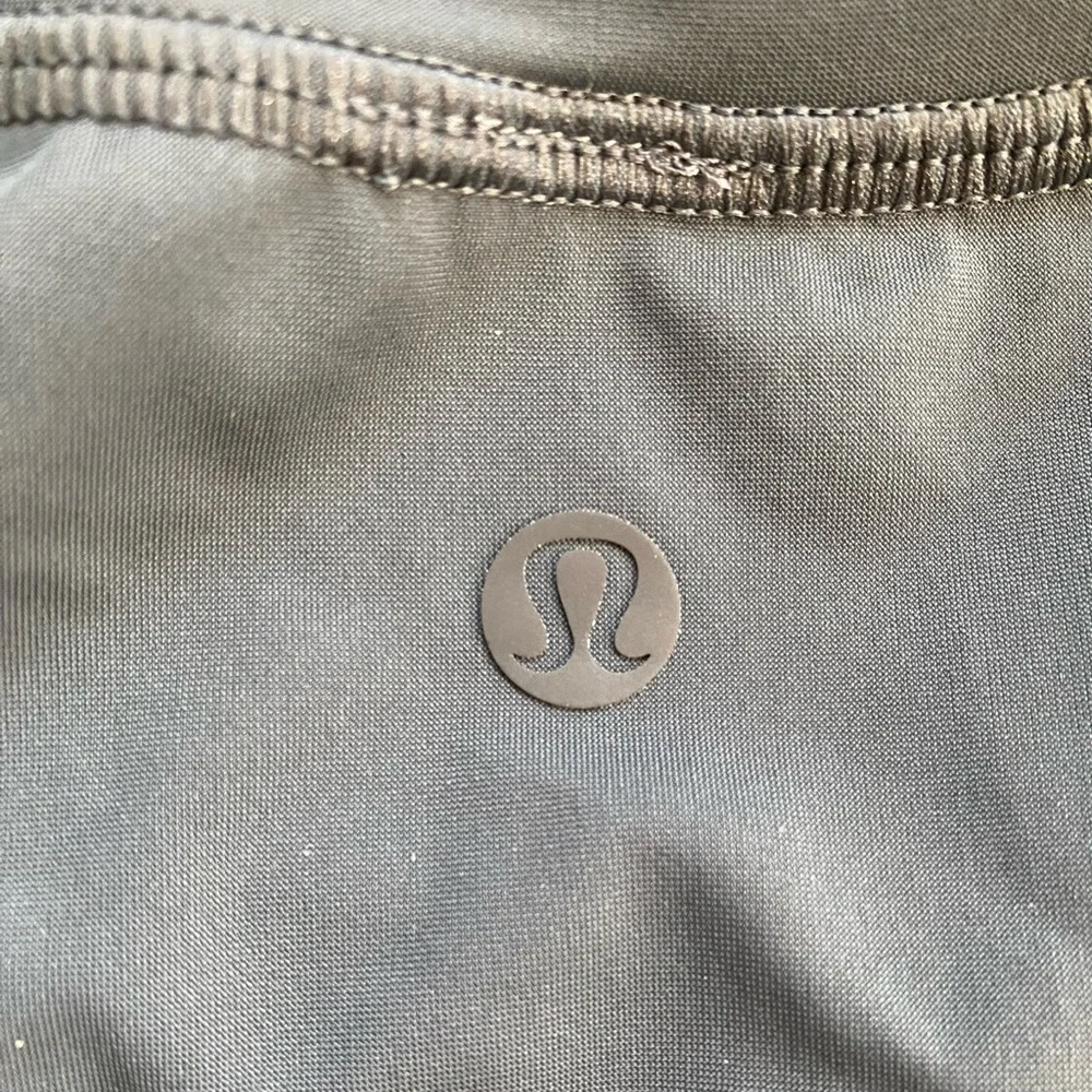 Lululemon Women's Black Sea Courage Rash Guard
Swimwear Long Sleeve - Picture 5 of 13